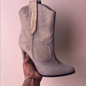 Aldo Gold Heeled Boots Modern Design